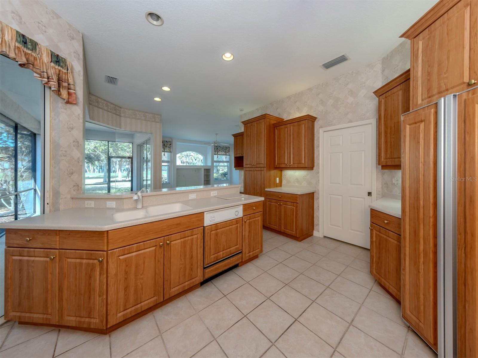 CALUSA LAKES - Residential
