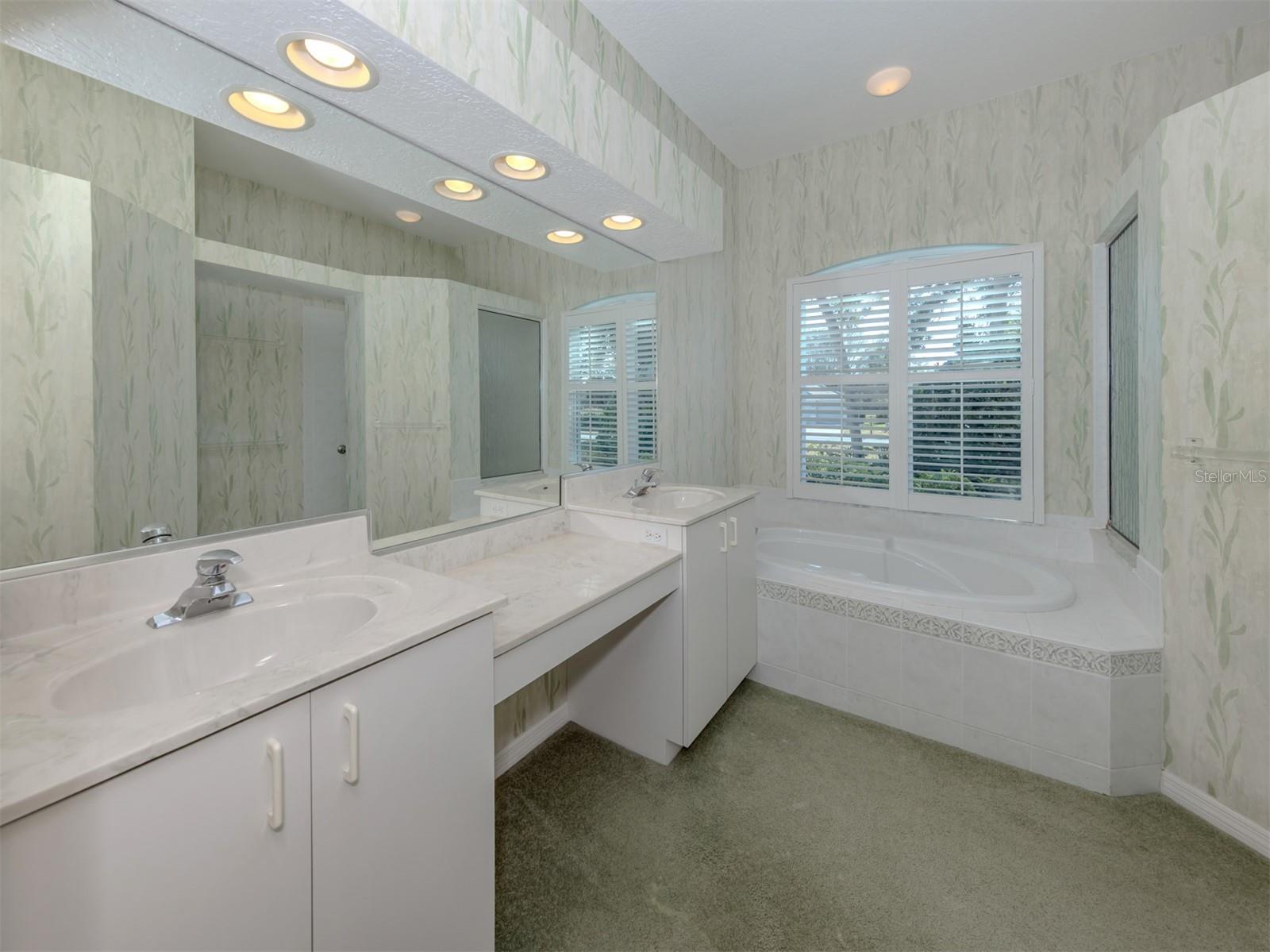 CALUSA LAKES - Residential
