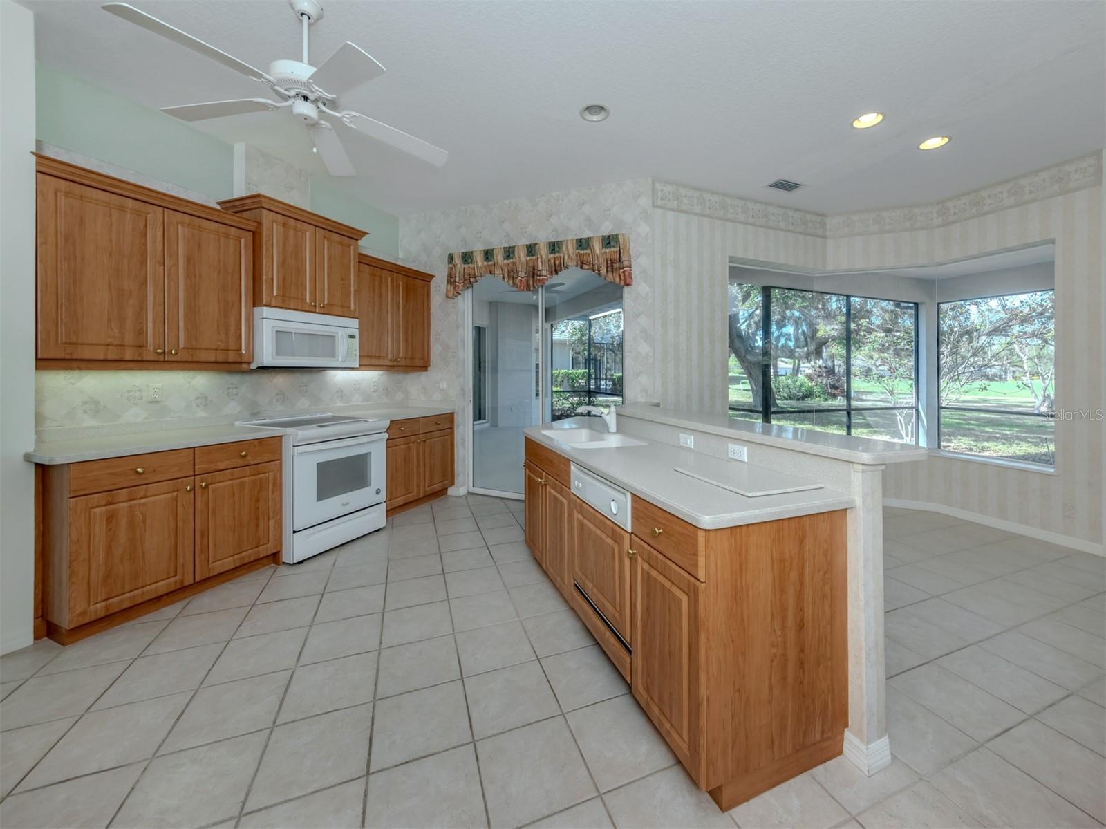 CALUSA LAKES - Residential