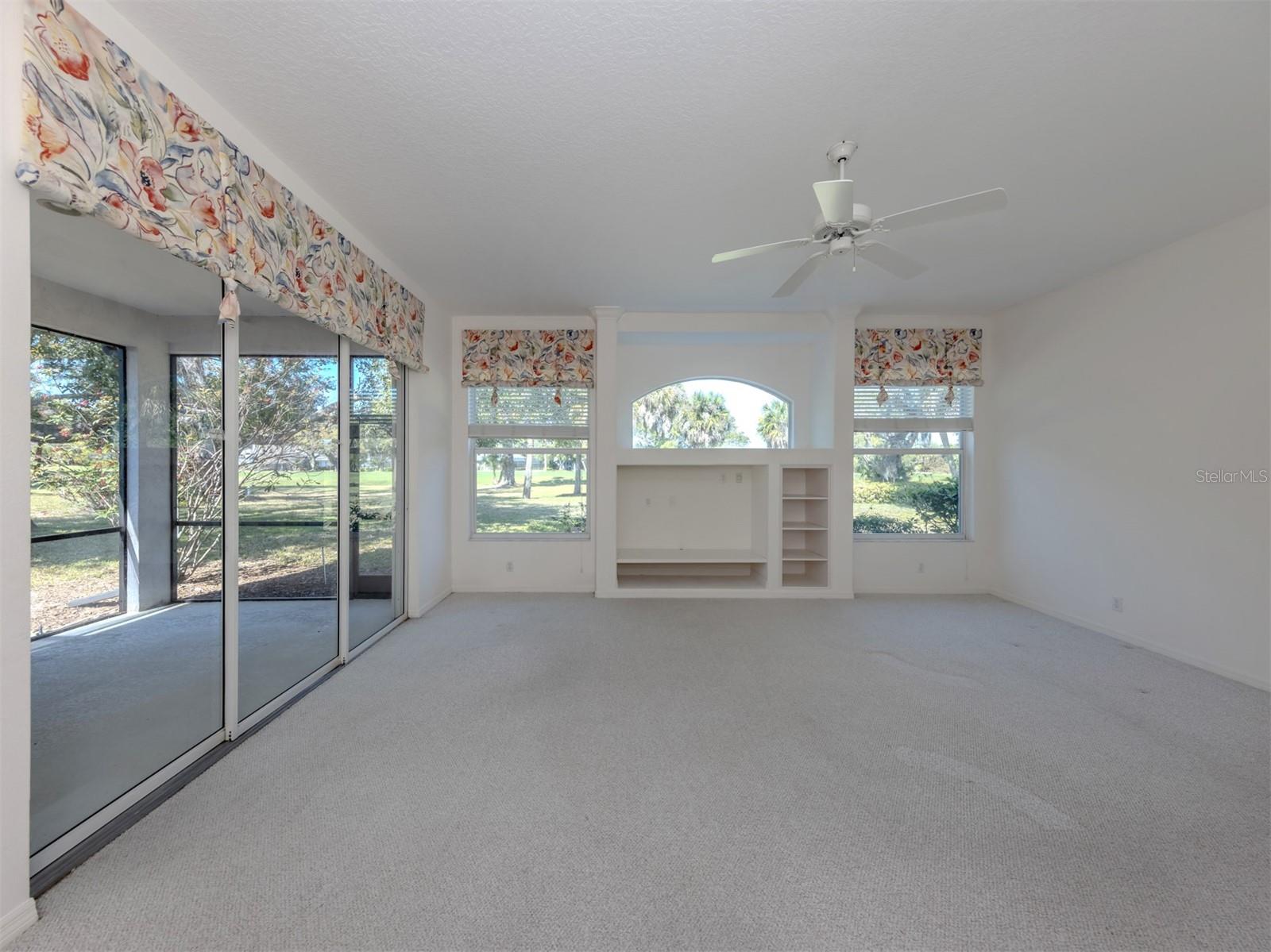CALUSA LAKES - Residential