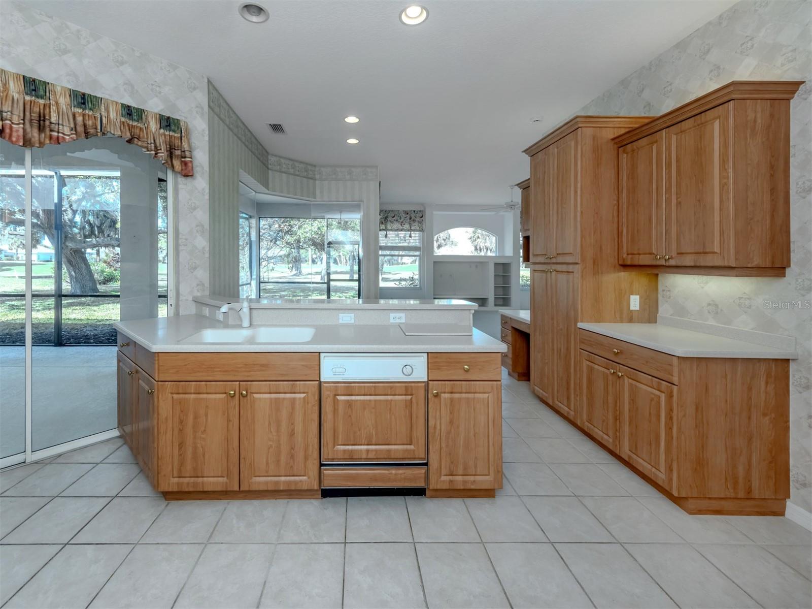 CALUSA LAKES - Residential