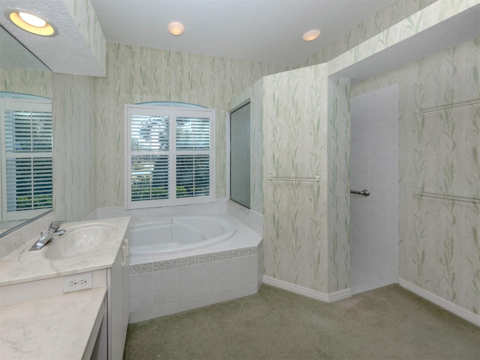 CALUSA LAKES - Residential