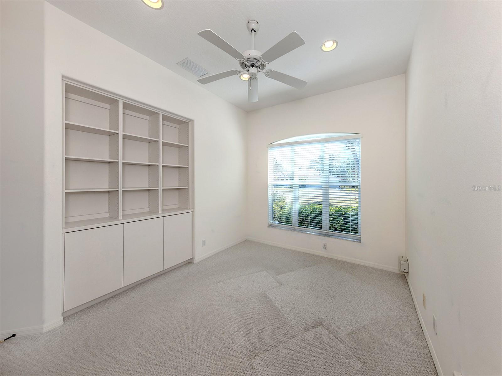 CALUSA LAKES - Residential