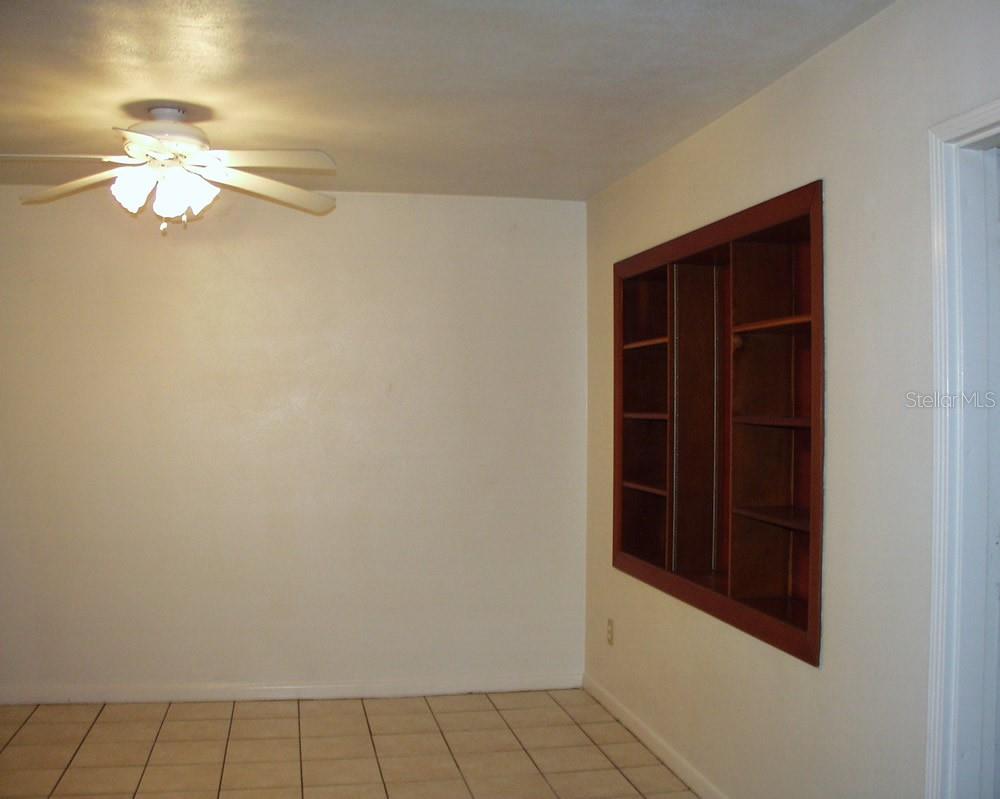 GOLF CLUB MANOR - Residential Lease