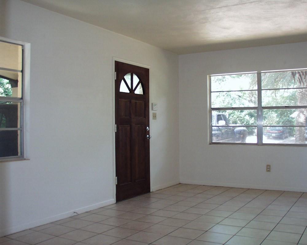 GOLF CLUB MANOR - Residential Lease