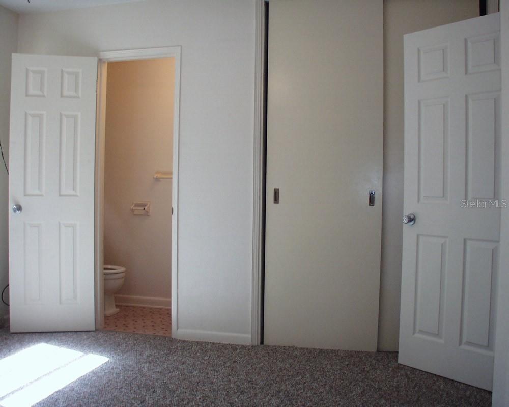 GOLF CLUB MANOR - Residential Lease