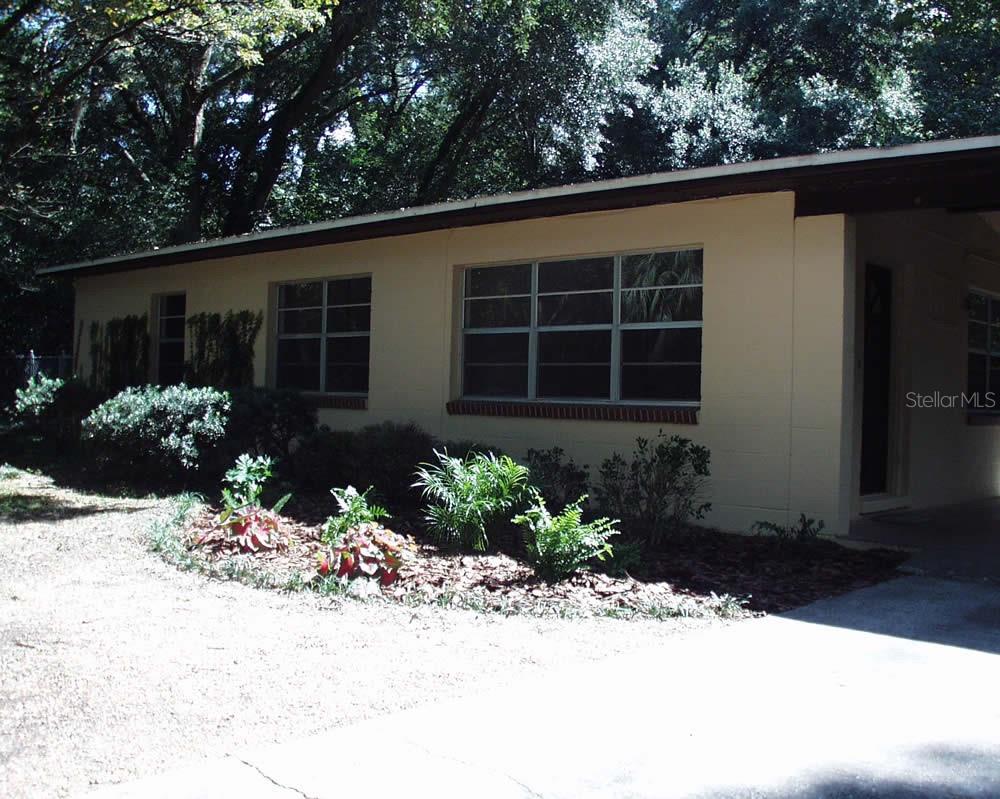GOLF CLUB MANOR - Residential Lease
