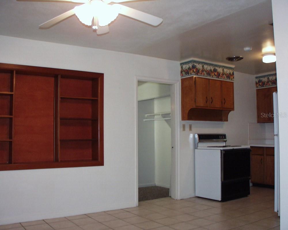 GOLF CLUB MANOR - Residential Lease