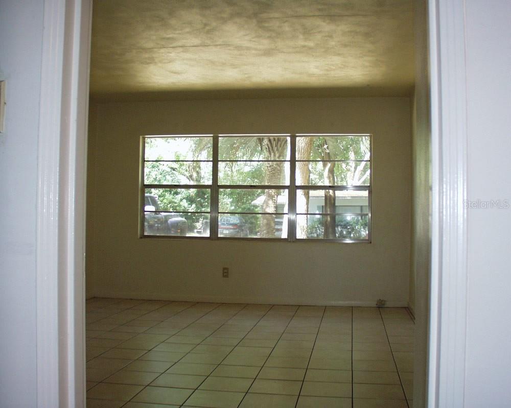 GOLF CLUB MANOR - Residential Lease