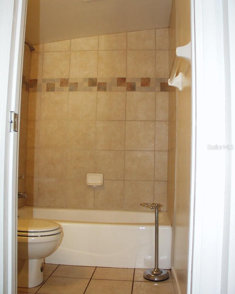GOLF CLUB MANOR - Residential Lease