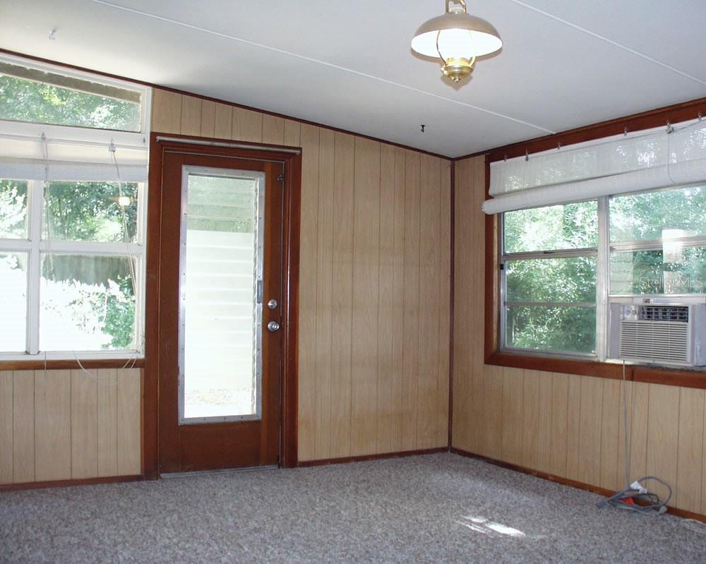 GOLF CLUB MANOR - Residential Lease