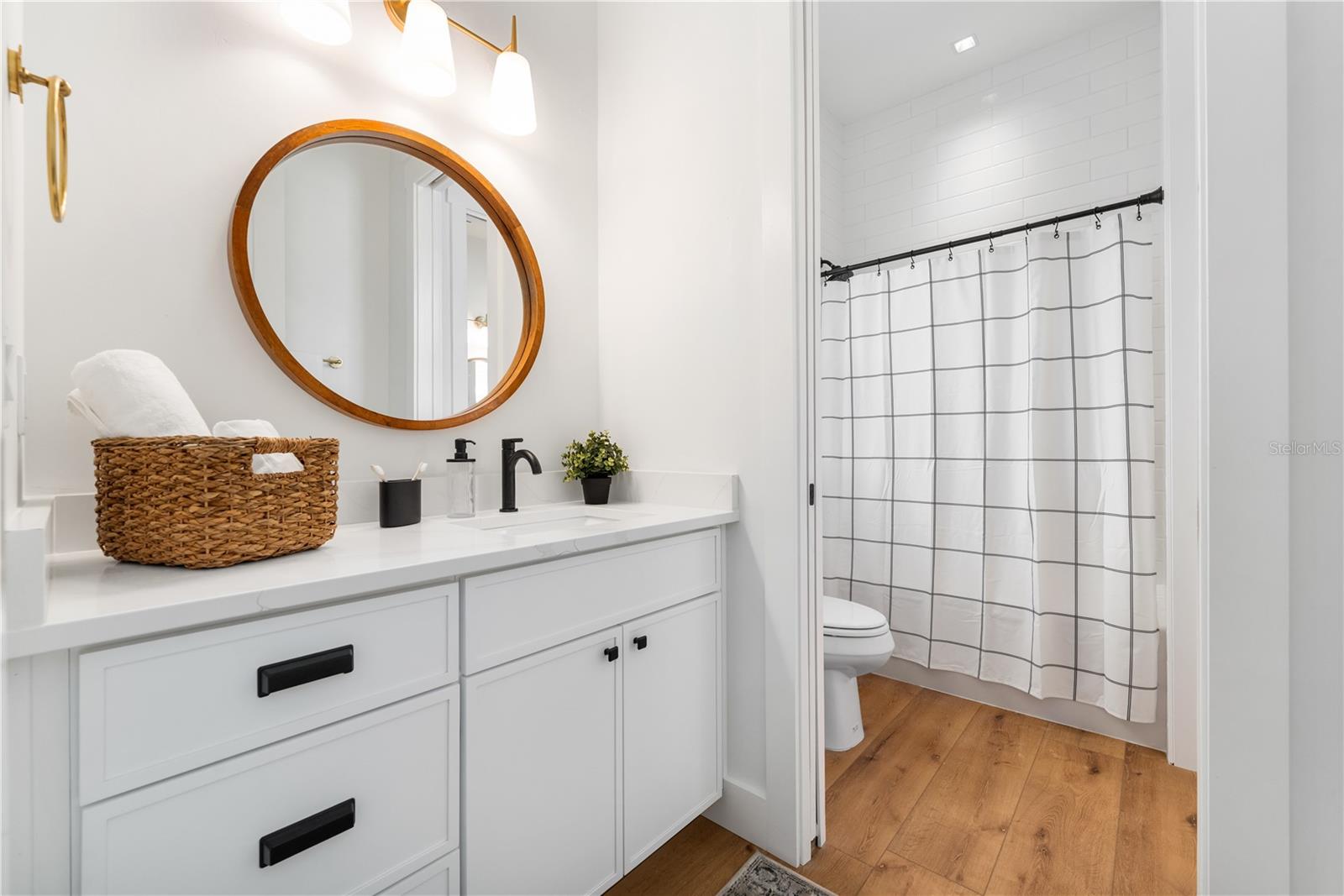 BARRINGTON PB 38 PG 85 - Residential Lease