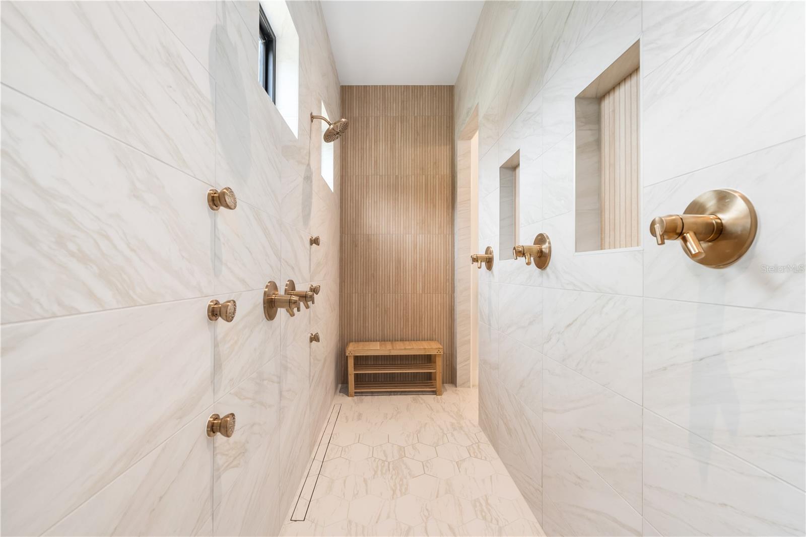 BARRINGTON PB 38 PG 85 - Residential Lease