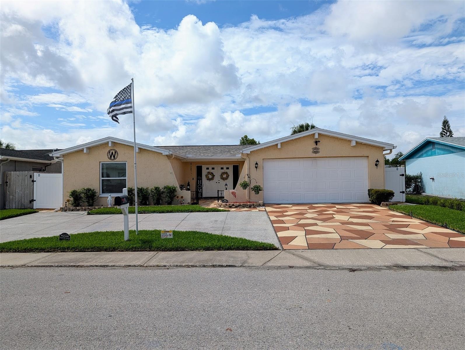 THE LAKES - Residential