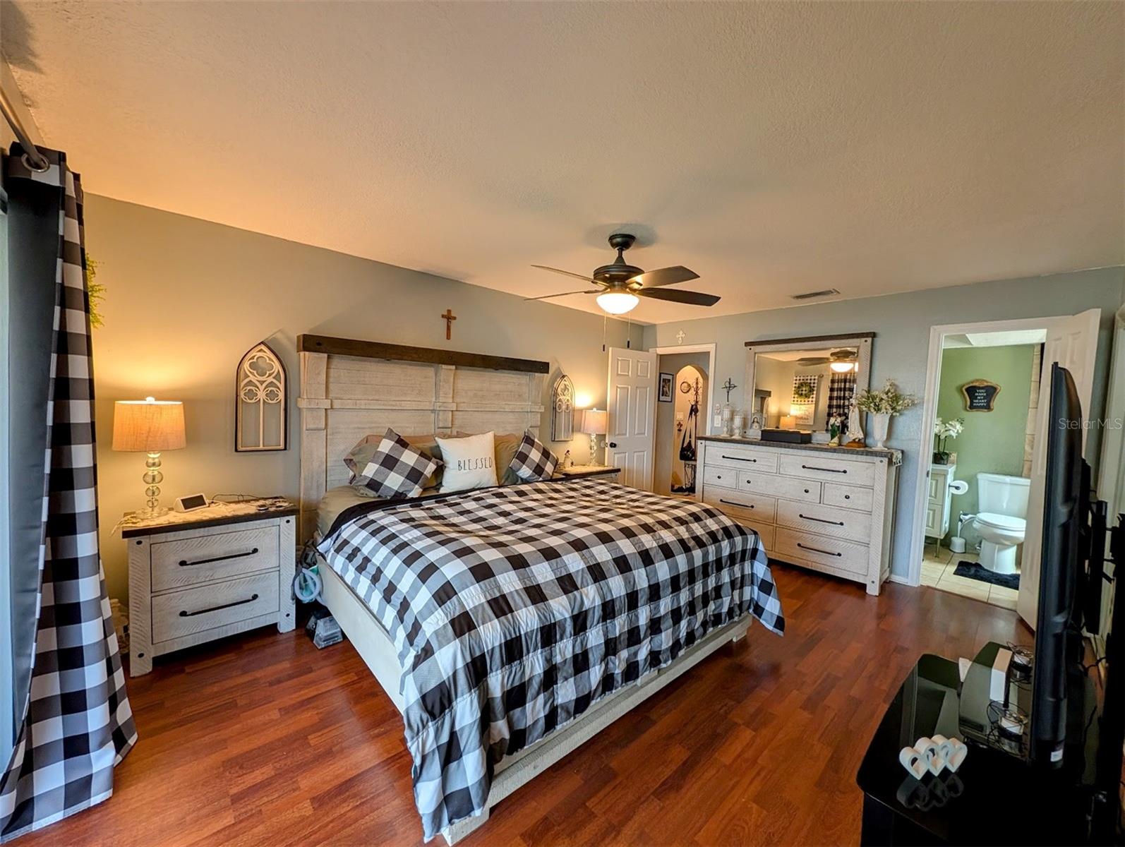 THE LAKES - Residential