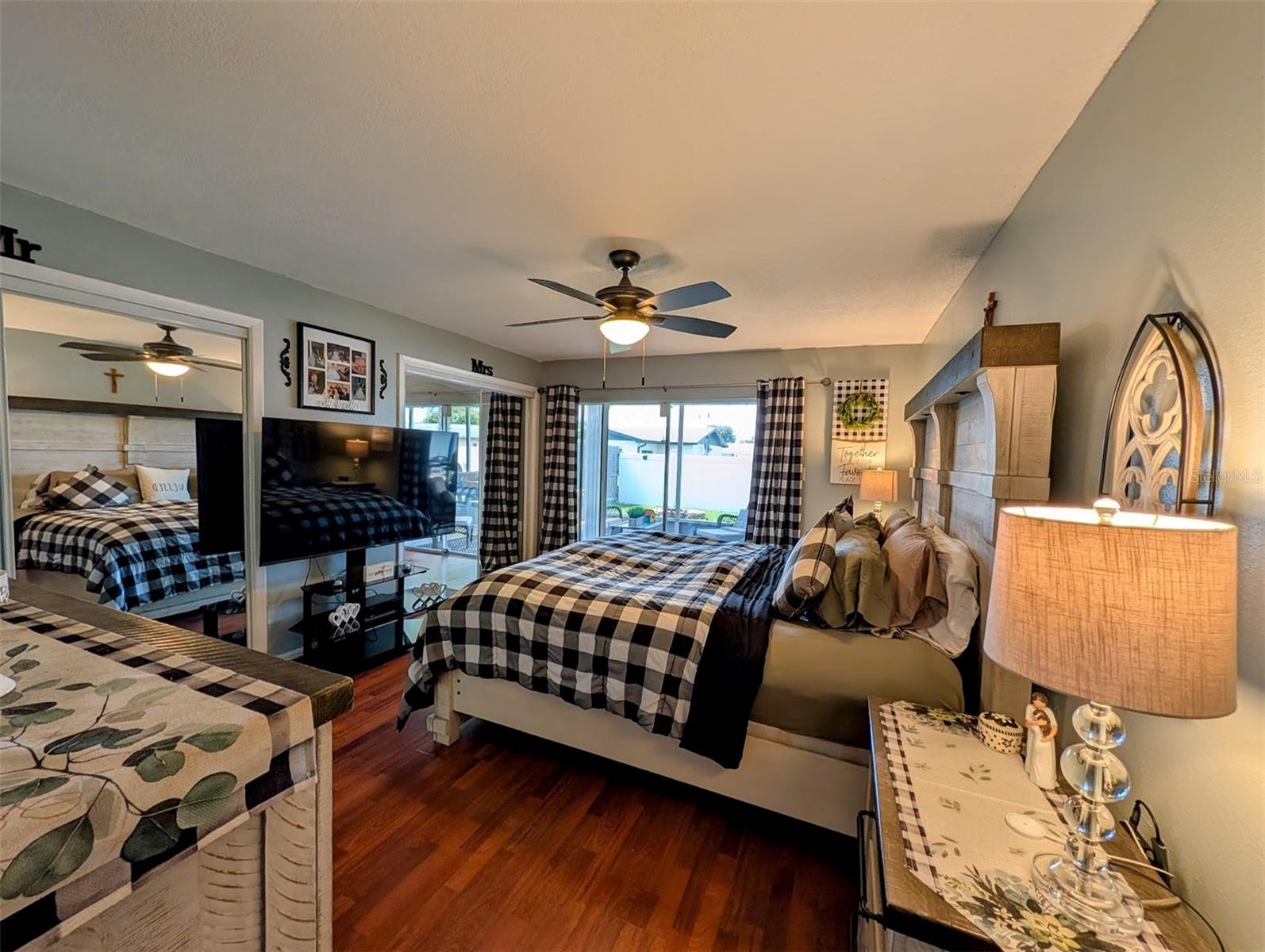 THE LAKES - Residential