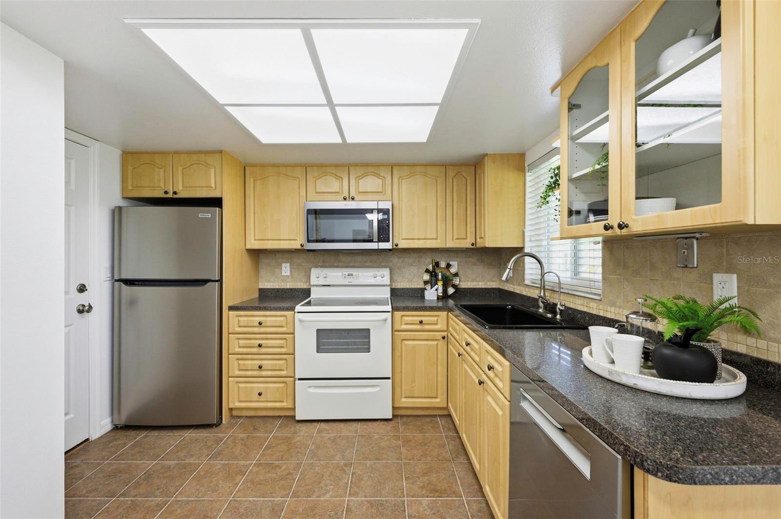 LAKES UNIT II PH I SEC I THE - Residential
