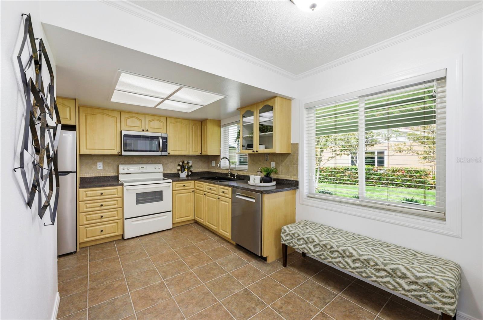 LAKES UNIT II PH I SEC I THE - Residential
