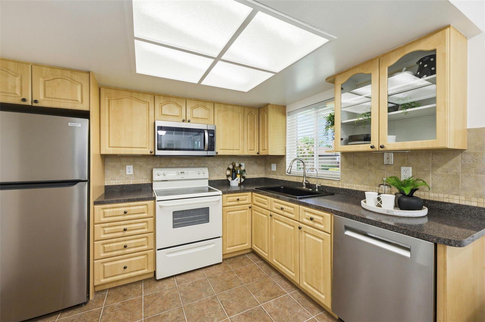 LAKES UNIT II PH I SEC I THE - Residential