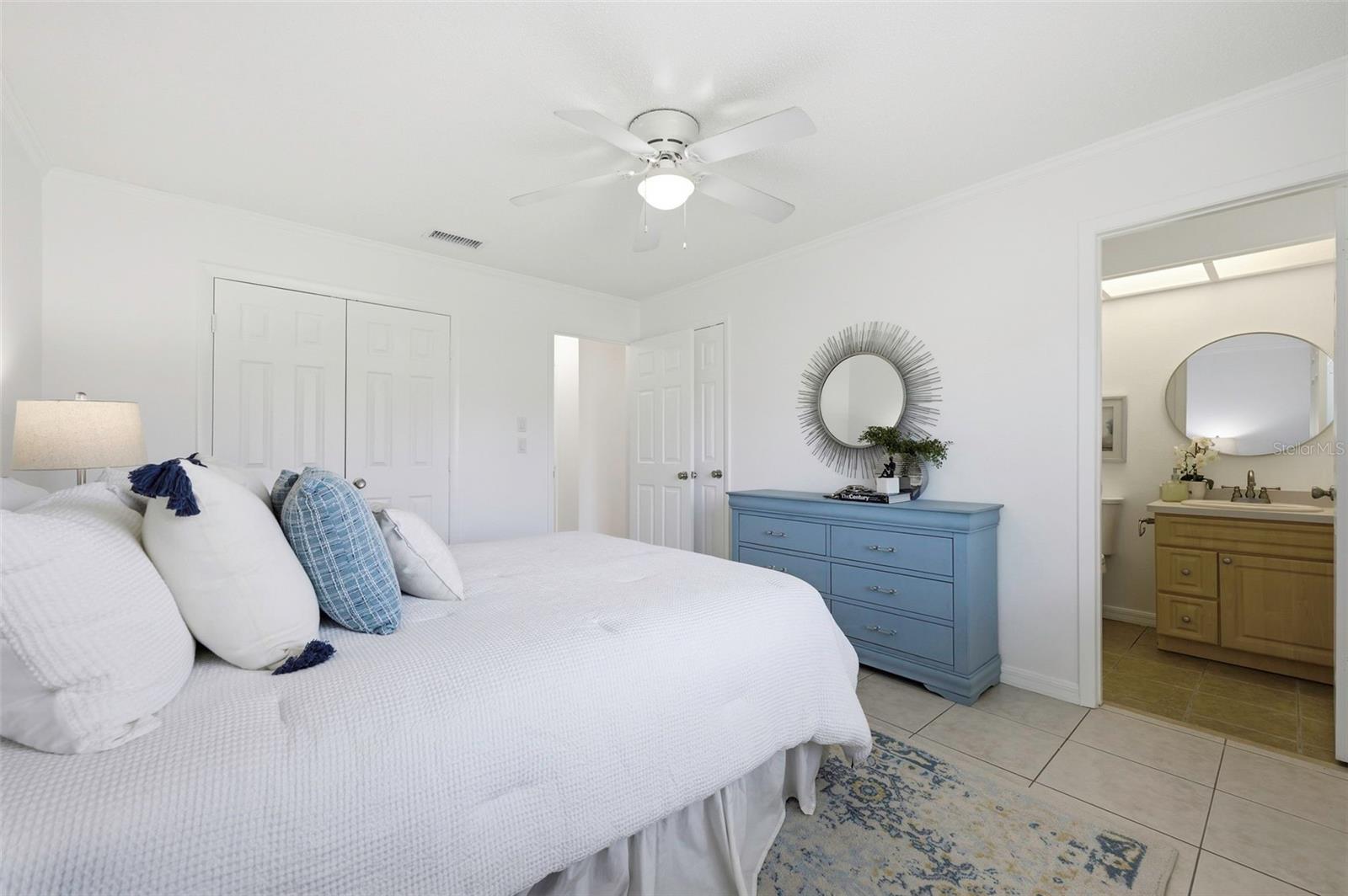 LAKES UNIT II PH I SEC I THE - Residential
