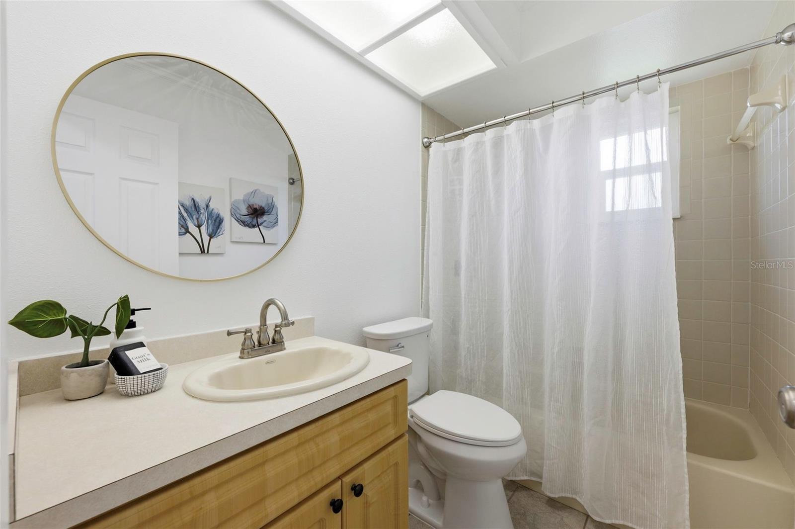 LAKES UNIT II PH I SEC I THE - Residential