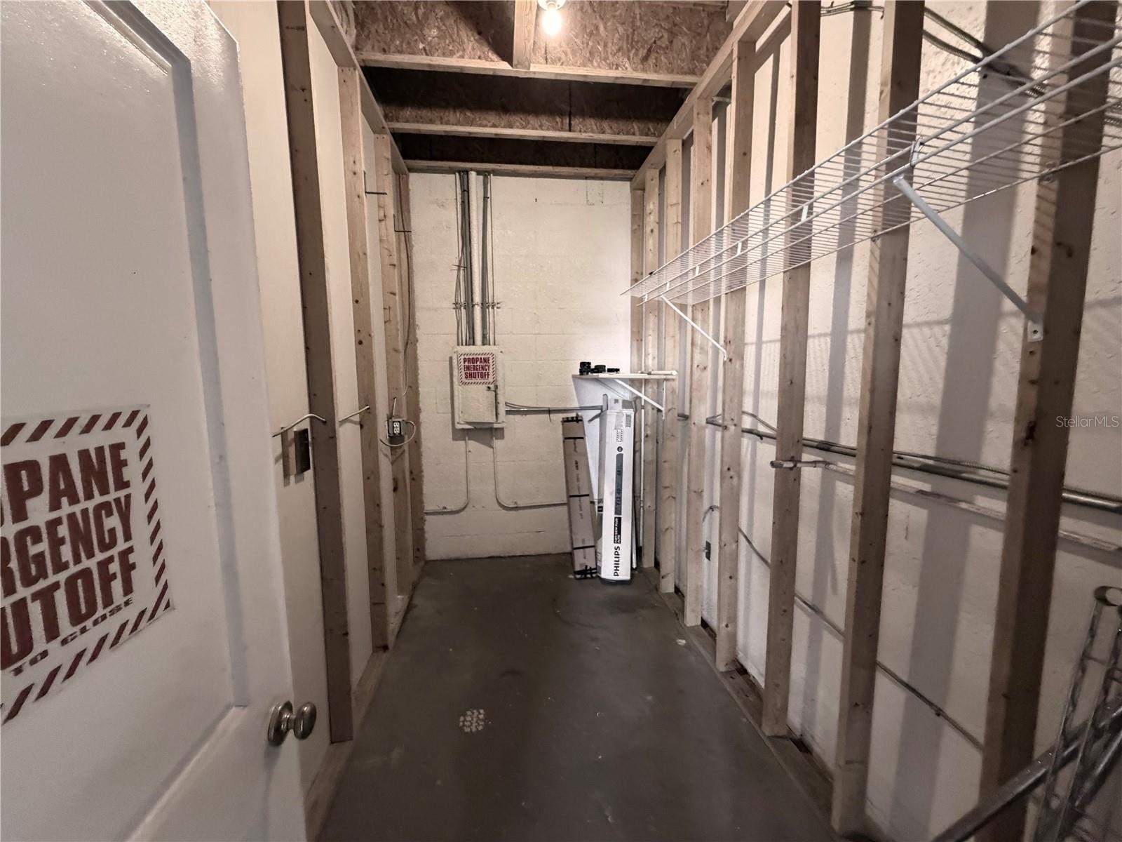 DREW PARK RE OF - Commercial Lease