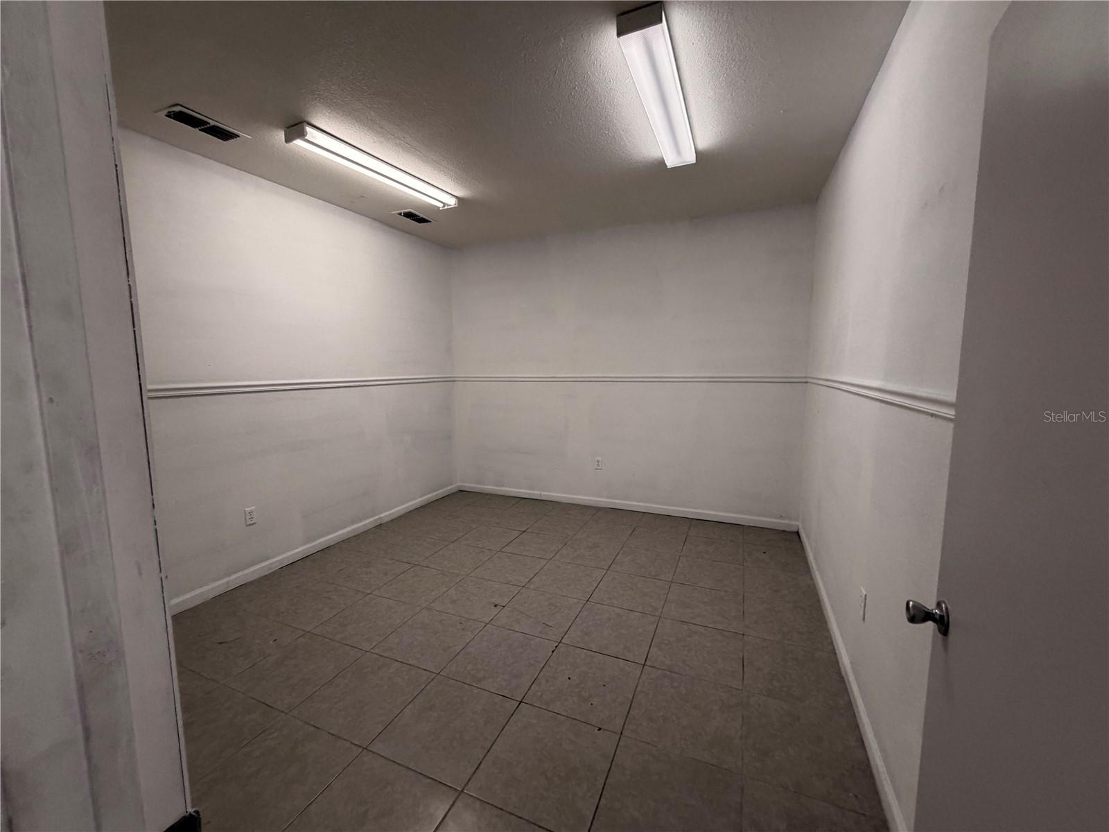 DREW PARK RE OF - Commercial Lease