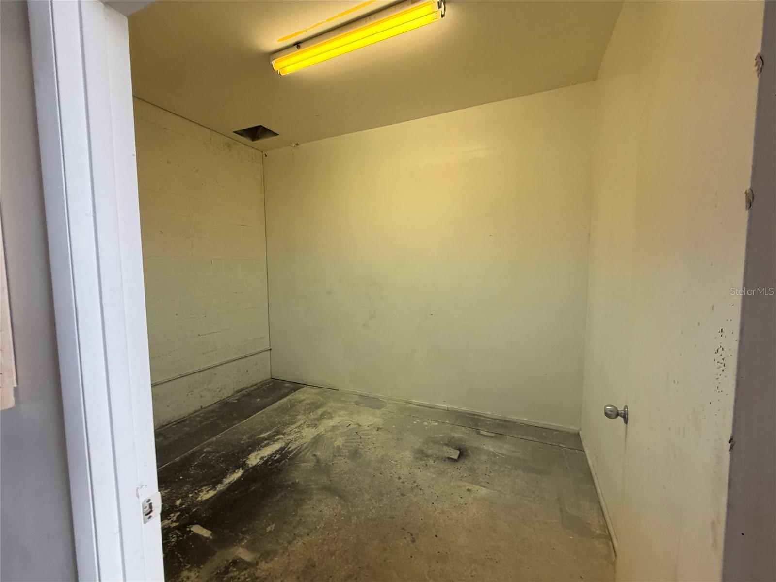 DREW PARK RE OF - Commercial Lease