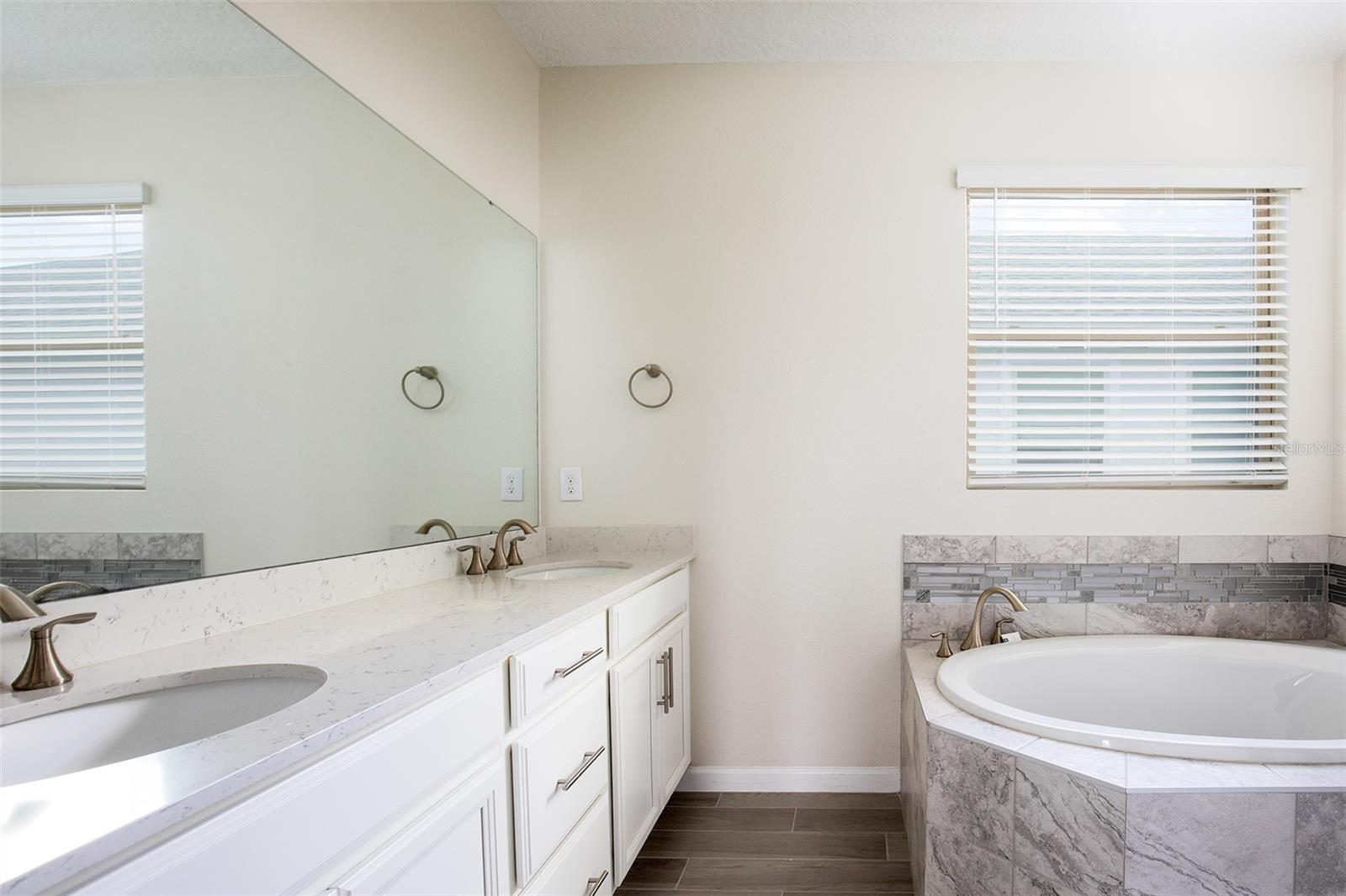 TUSKAWILLA CROSSINGS PH 1 - Residential