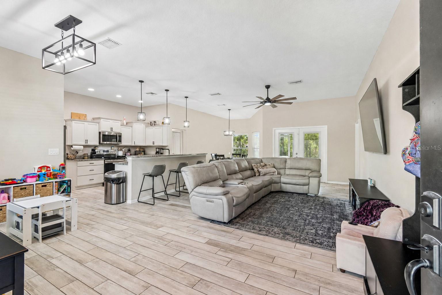 ROYAL HIGHLANDS - Residential