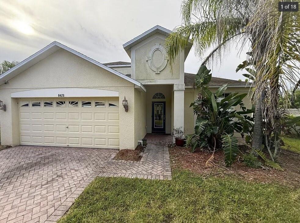 GREAT NEIGHBOURHOOD, HUGE BACKYARD, WATERVIEW. HOUSING VOUCHERS WELCOME