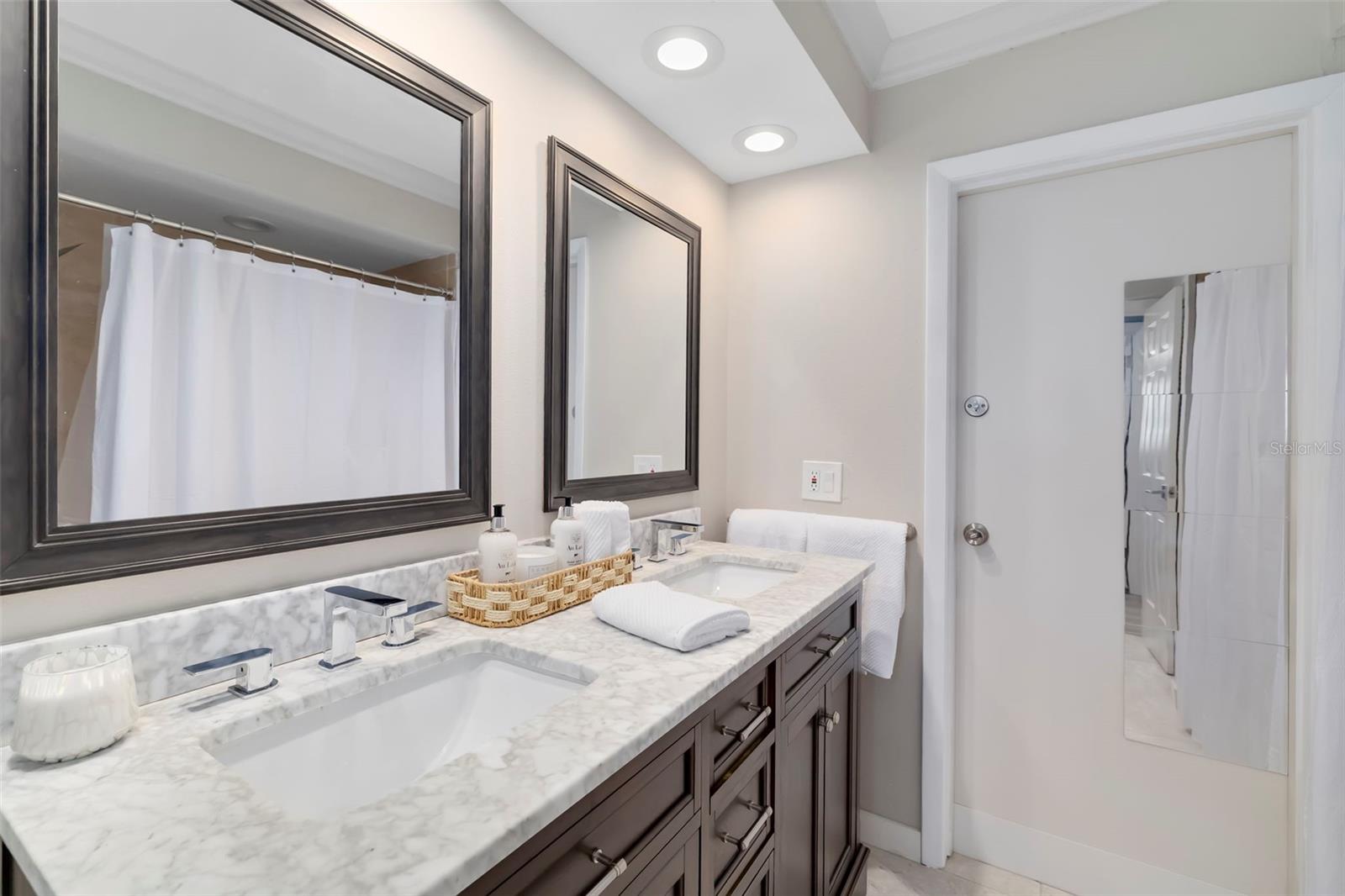 VILLAGE GREEN CLUB ESTATES UNIT A - Residential