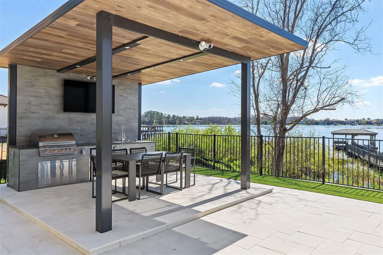 SIGNATURE LAKES - Residential