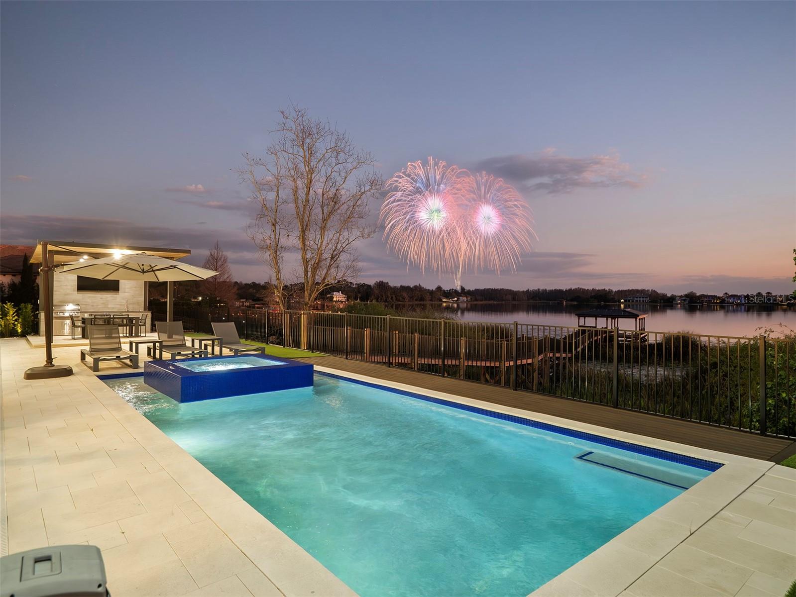SIGNATURE LAKES - Residential