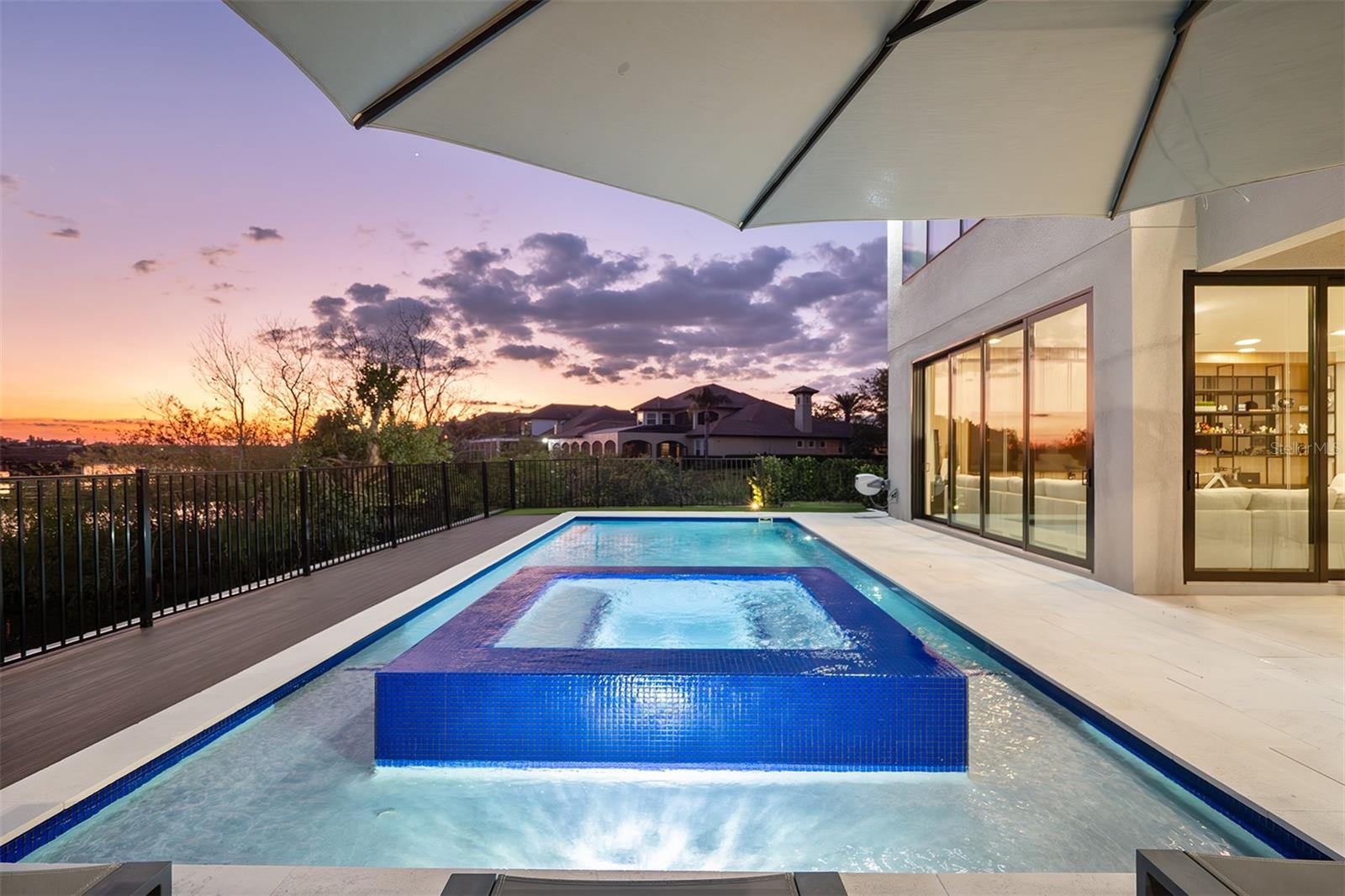 SIGNATURE LAKES - Residential