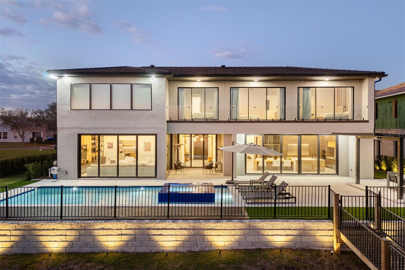 SIGNATURE LAKES - Residential