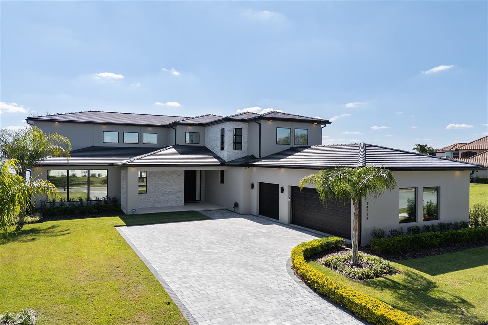 SIGNATURE LAKES - Residential