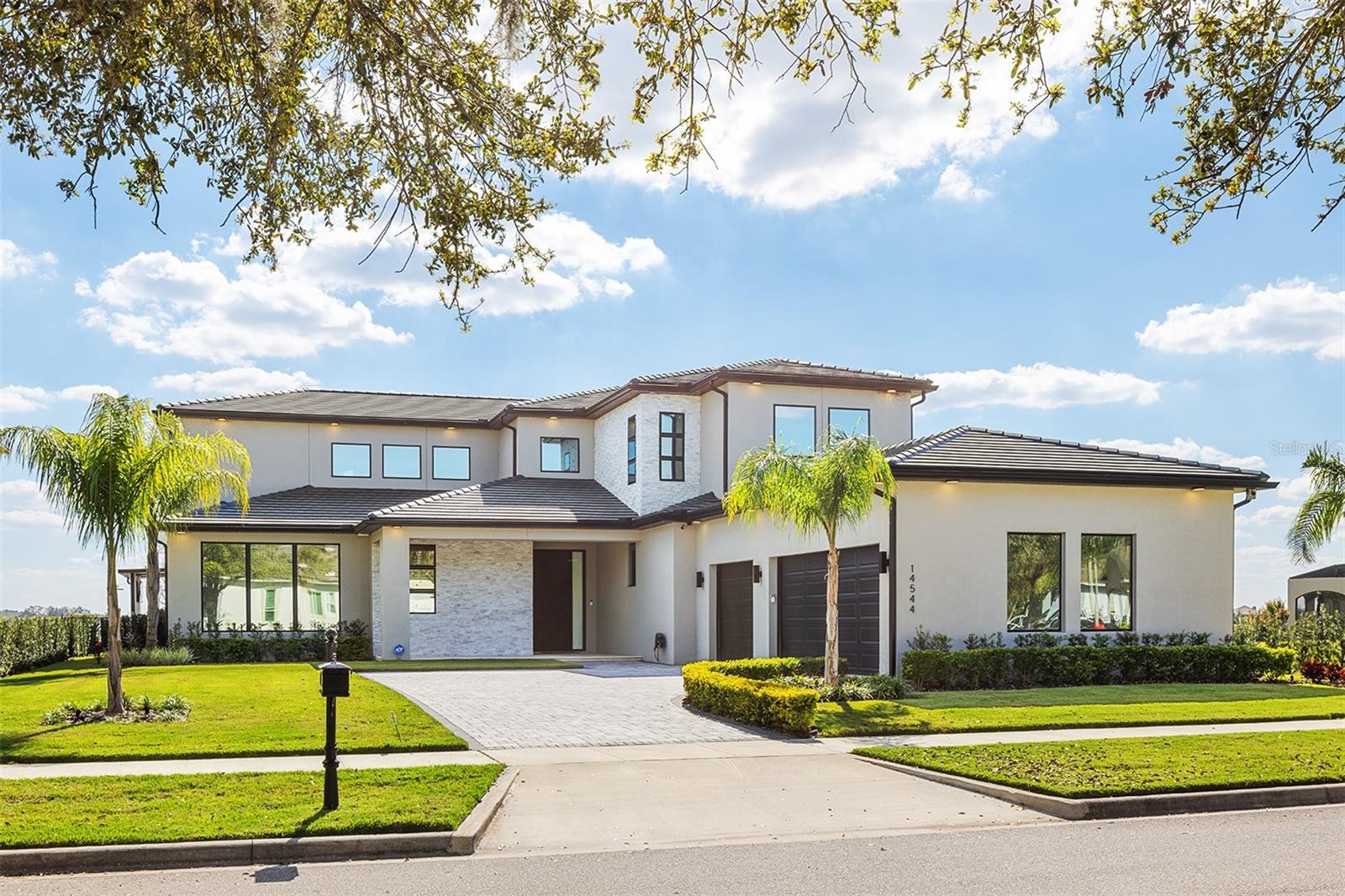 SIGNATURE LAKES - Residential