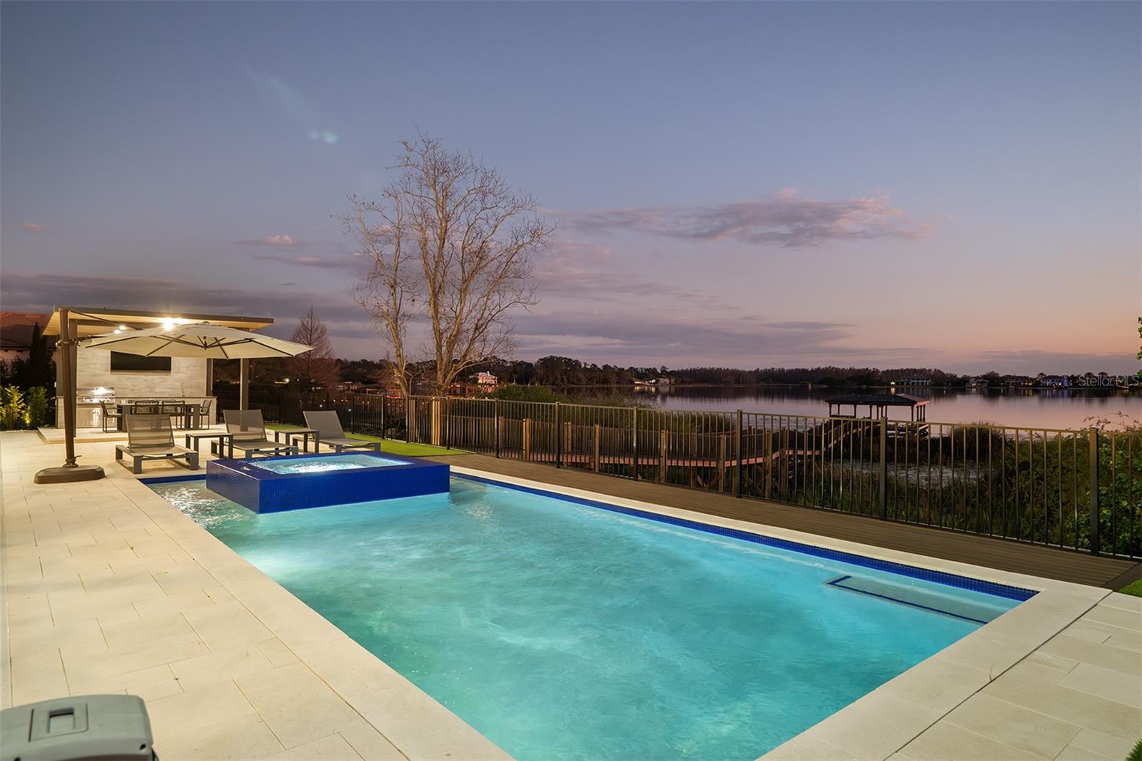 SIGNATURE LAKES - Residential