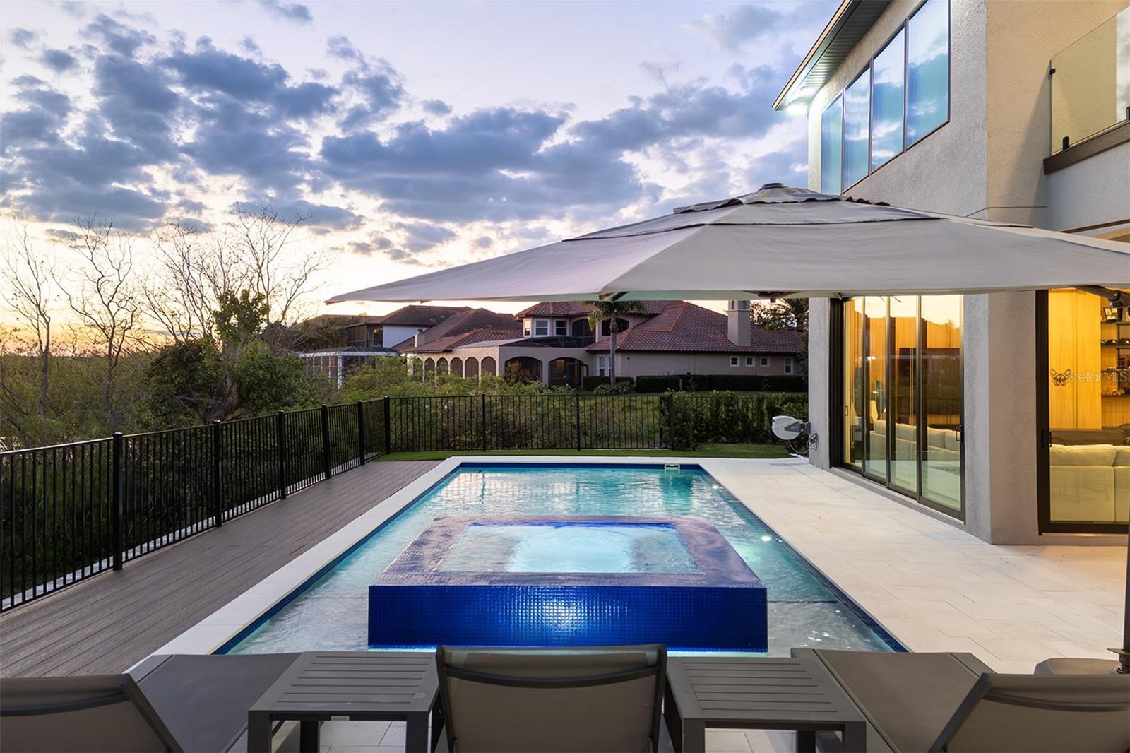 SIGNATURE LAKES - Residential