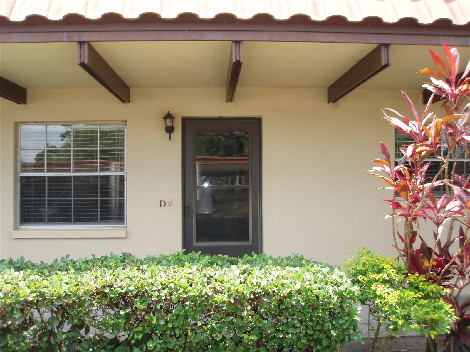 I bedroom 1 bath unit in a 55+ age community. Close to downtown Dunedin, beach area, restaurants, Honeymoon Island State Park, shopping and medical facilities. No pets.