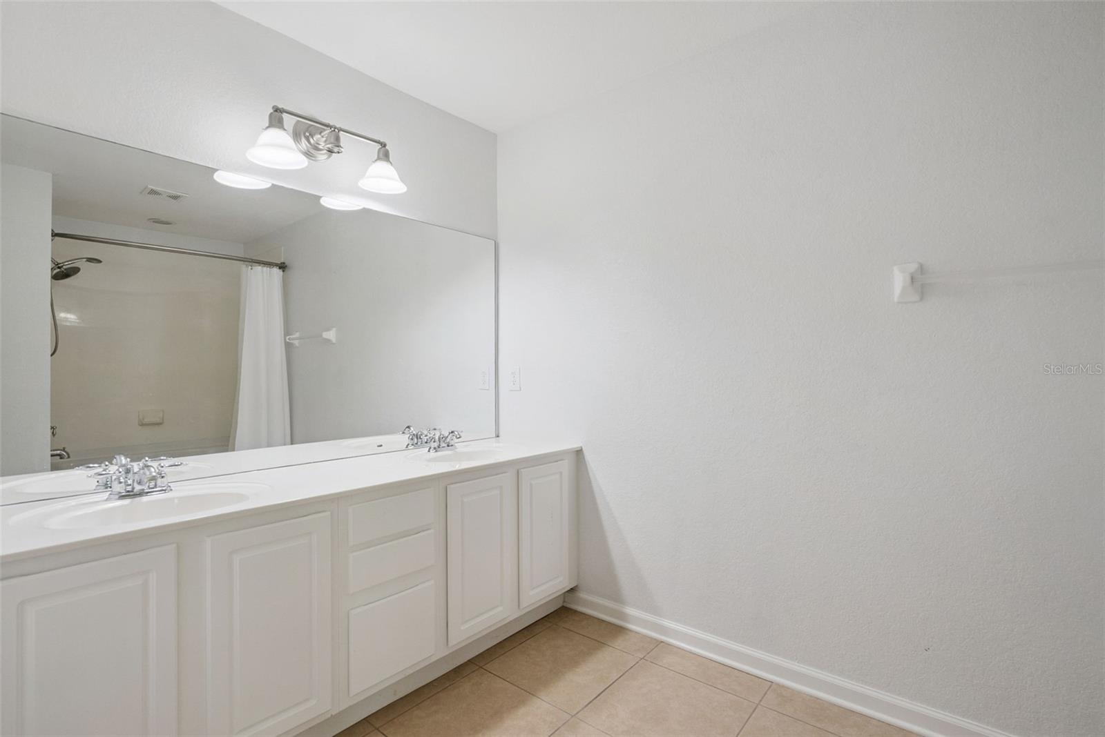 REGENCY OAKS UNIT ONE - Residential