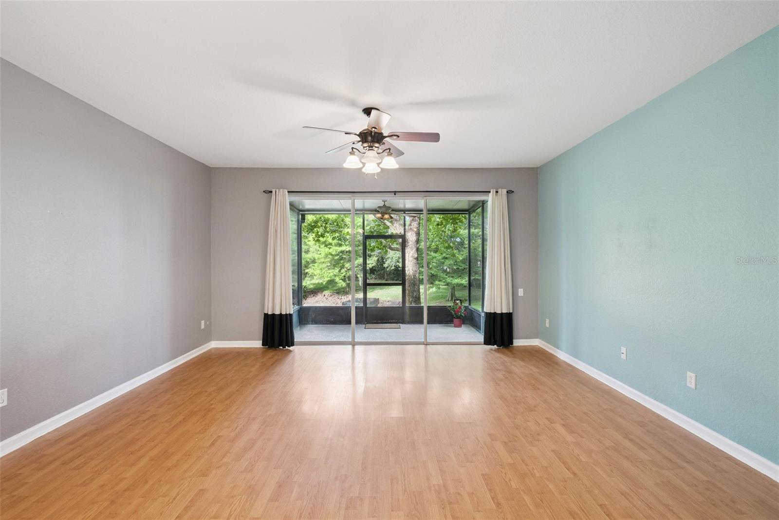 REGENCY OAKS UNIT ONE - Residential