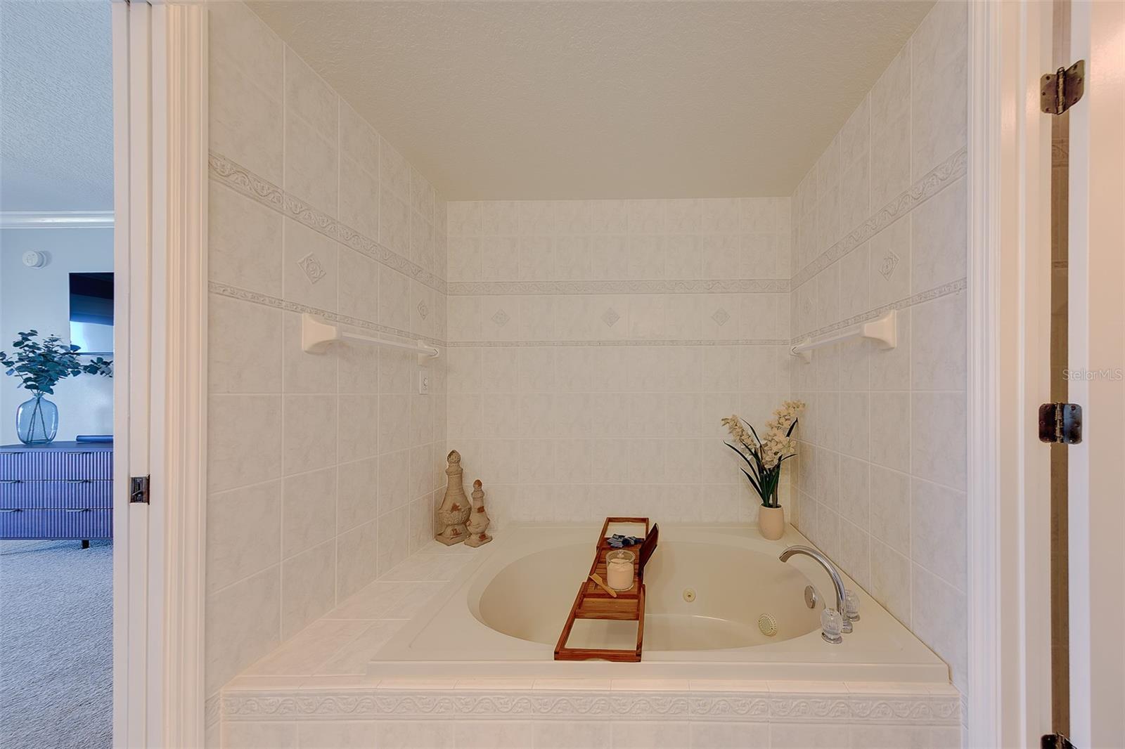 TIDES BEACH CLUB CONDO - Residential Lease