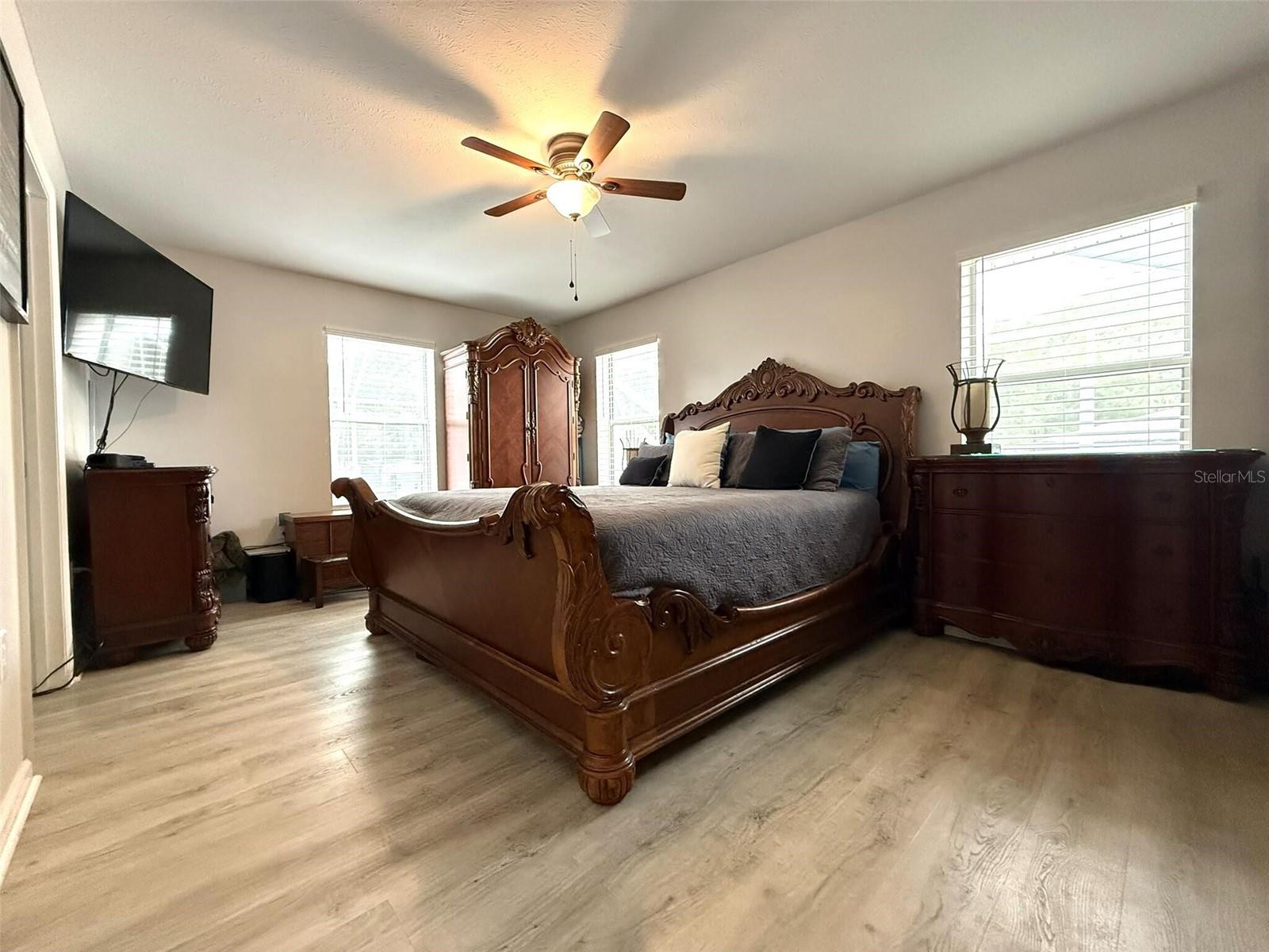 WILLOLA HEIGHTS UNIT 1 - Residential