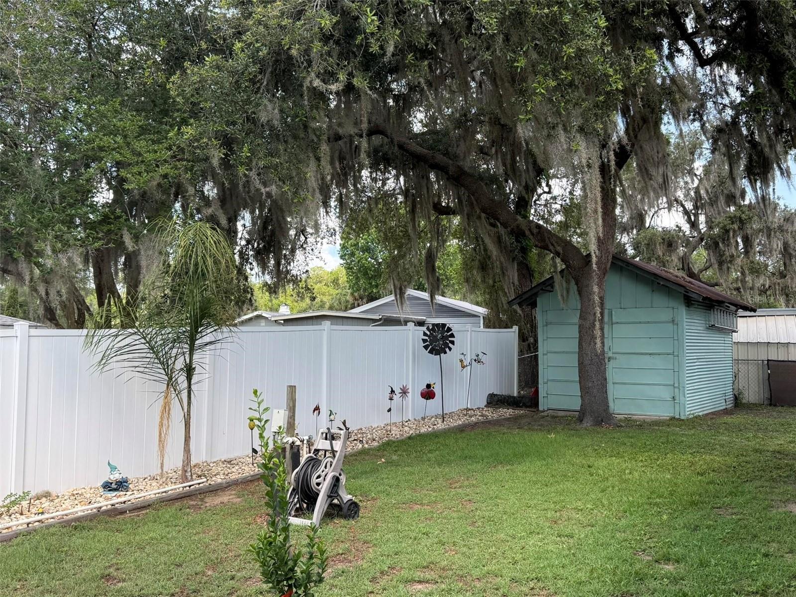 WILLOLA HEIGHTS UNIT 1 - Residential