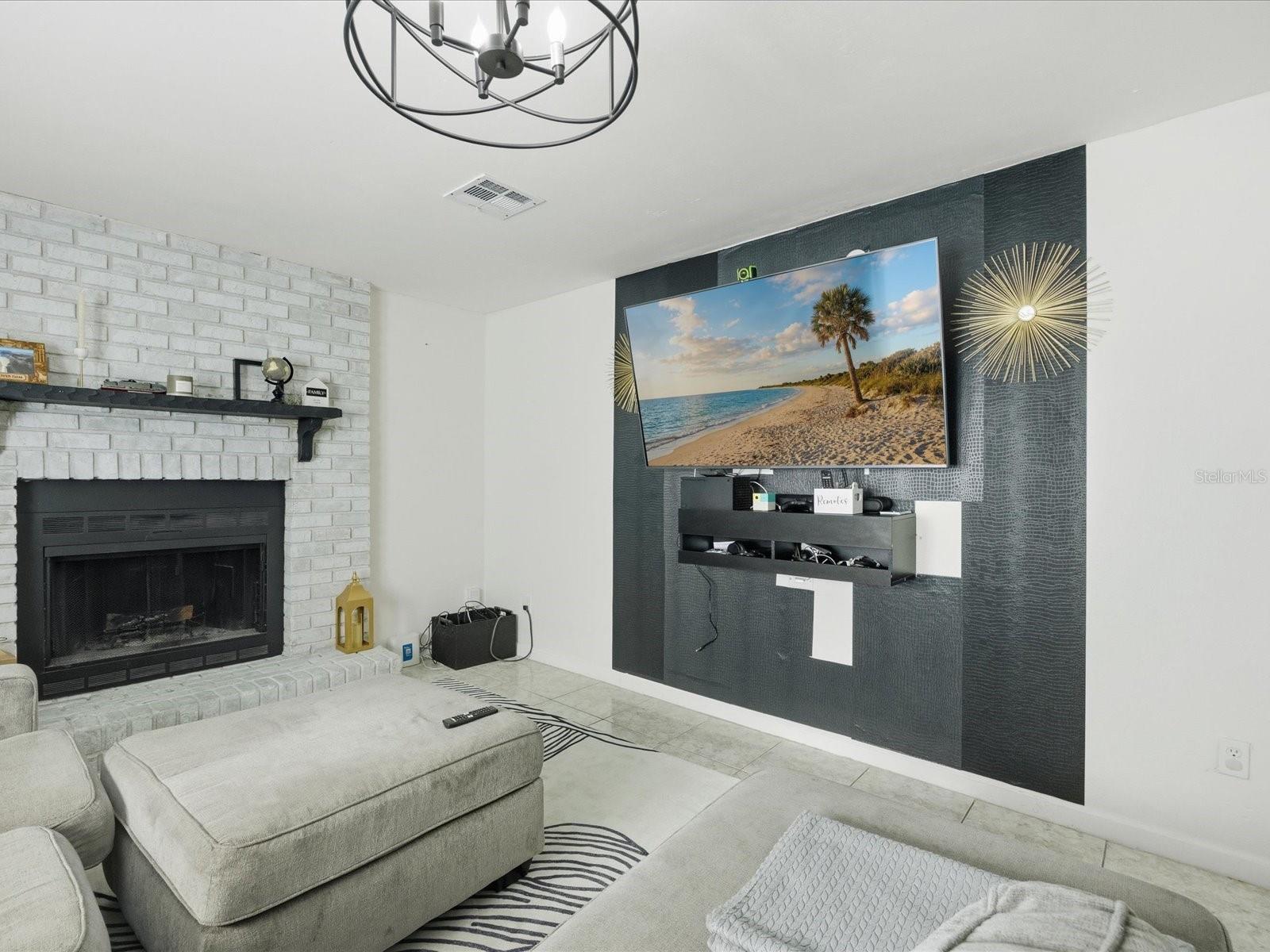 OAKTREE VILLAGE - Residential