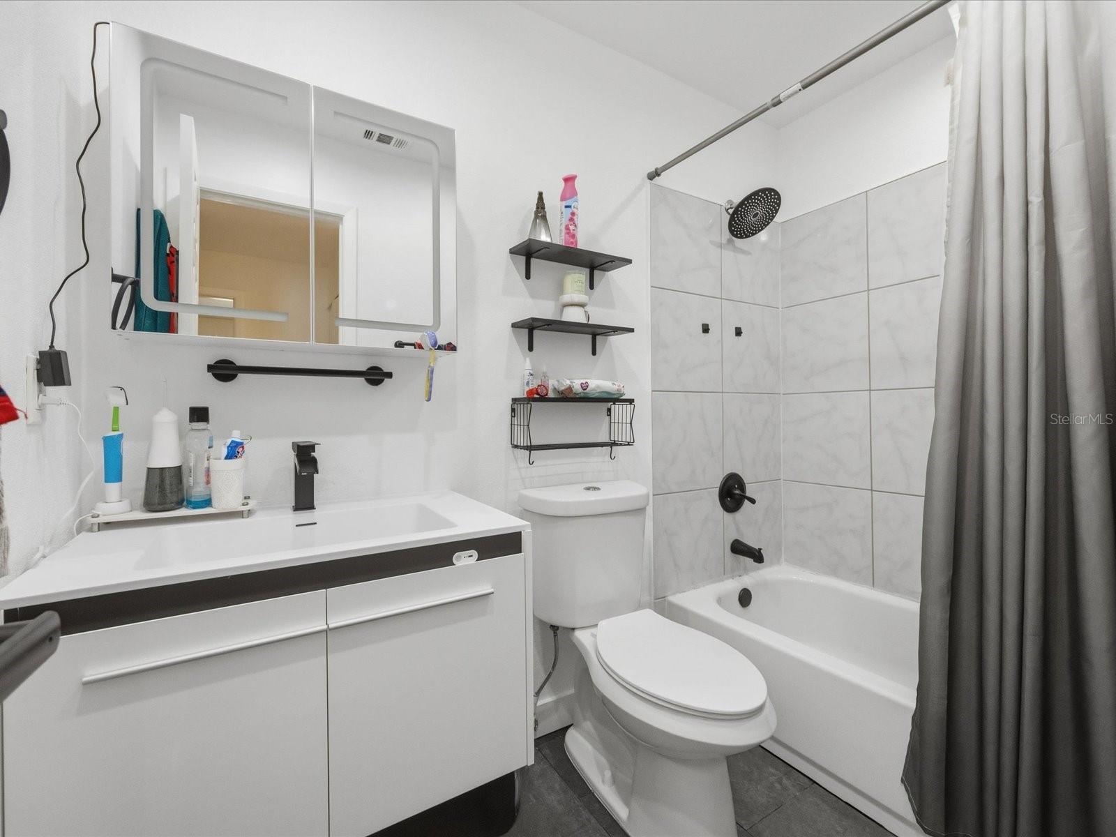 OAKTREE VILLAGE - Residential