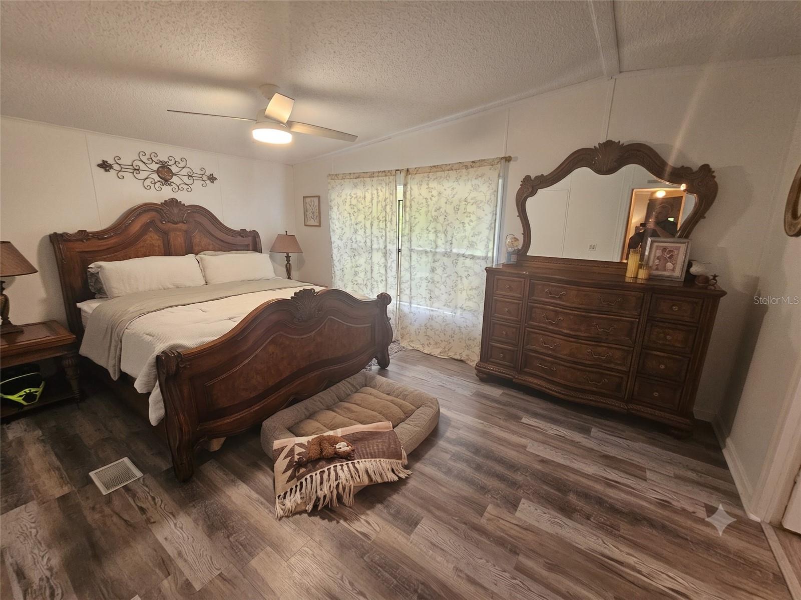 RALEIGH OAKS - Residential