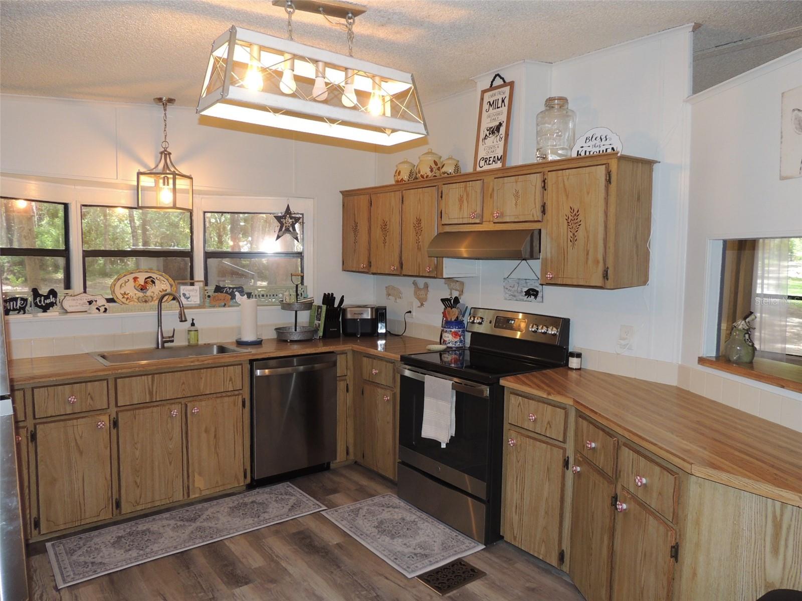 RALEIGH OAKS - Residential